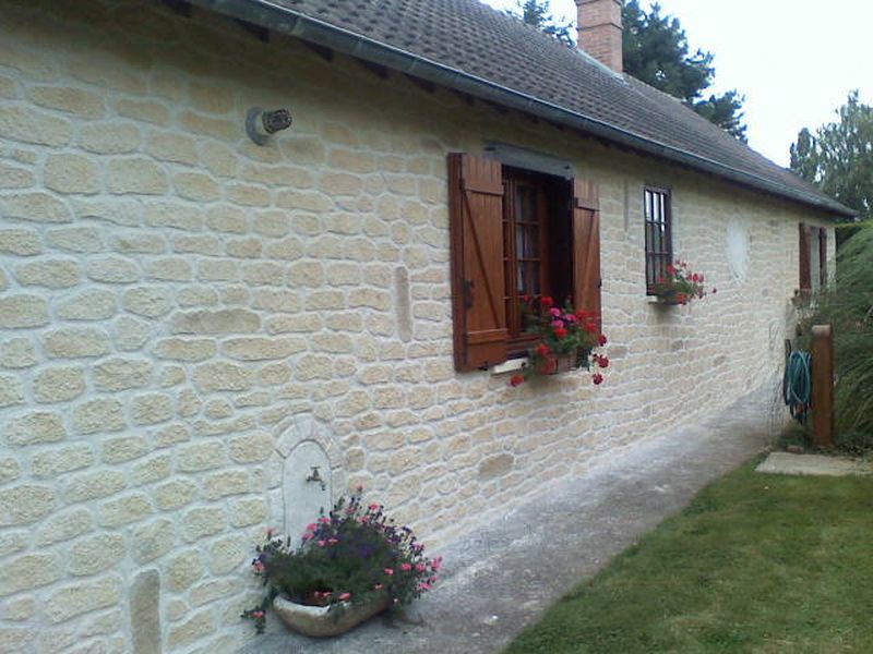 Joint à la chaux, façade en pierre à Monfort